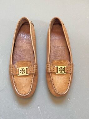 Tory Burch Tan Pebbled Leather Driving Loafer size 9